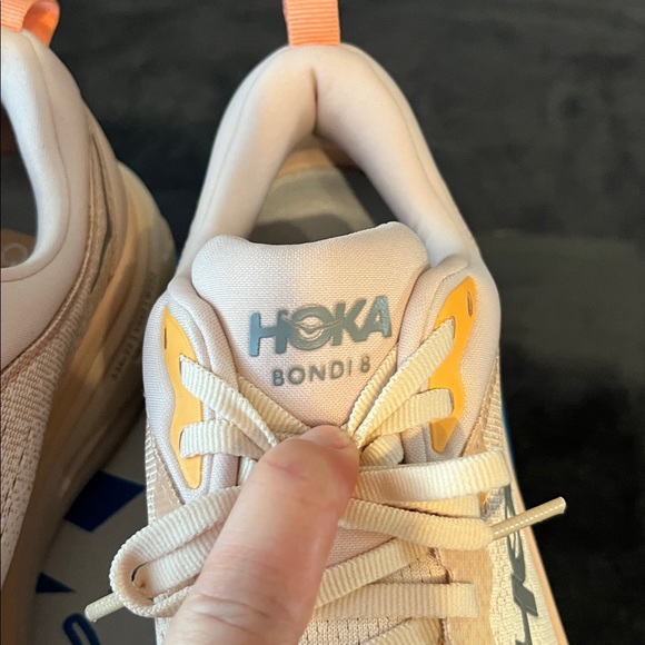 New never worn Hoka Women’s 7.5B Bondi 8 Sneakers Orange Peach, Gray, & Orange - Picture 9 of 11